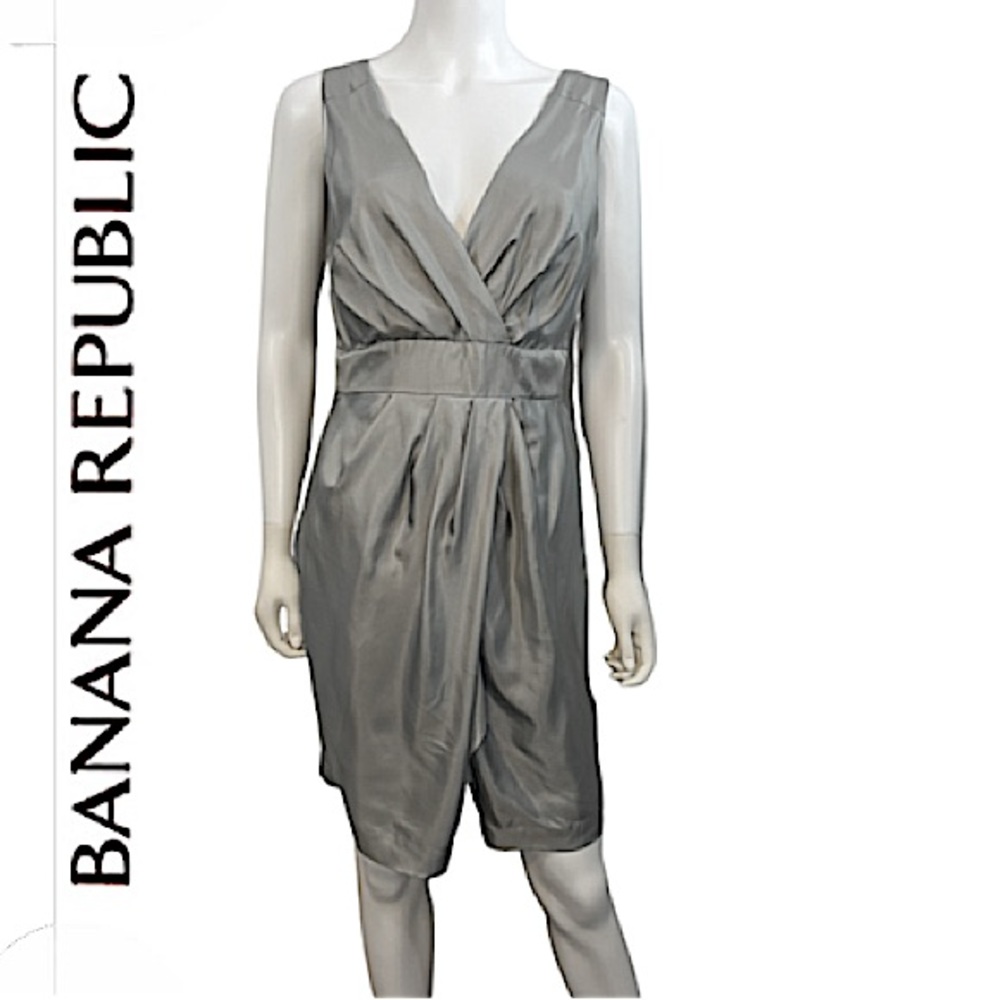 BananaRepublic. NWT.Gorgeous 100% silk sleeveless faux wrap midi dress. 8P